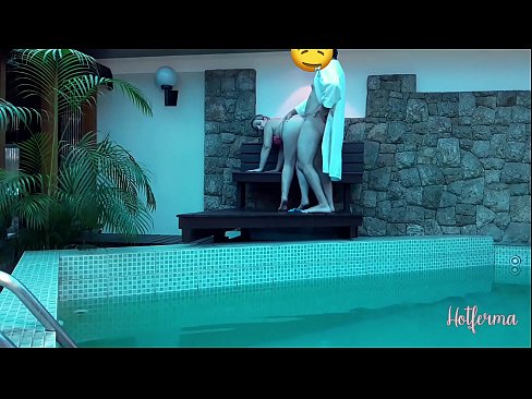 ❤️ Bulla ancillam ad piscinam invitat, sed fervido resistere non potuit Hard porn  at la.porngameshub.ru