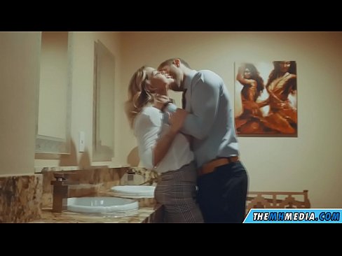❤️ Cum busty flava seducit in latrinae publicae Hard porn  at la.porngameshub.ru